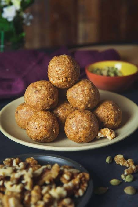 PISTA WALNUT LADDU